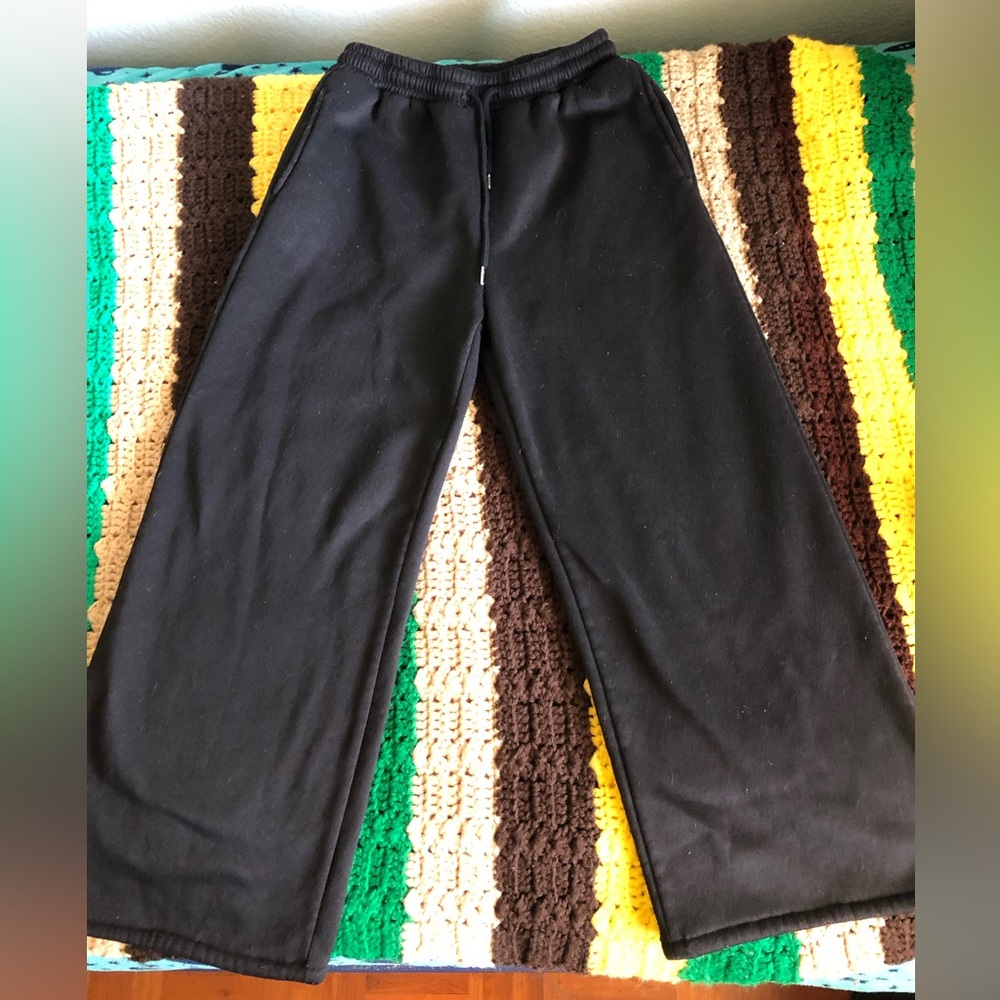 unbranded capris black sweatpants best fits small